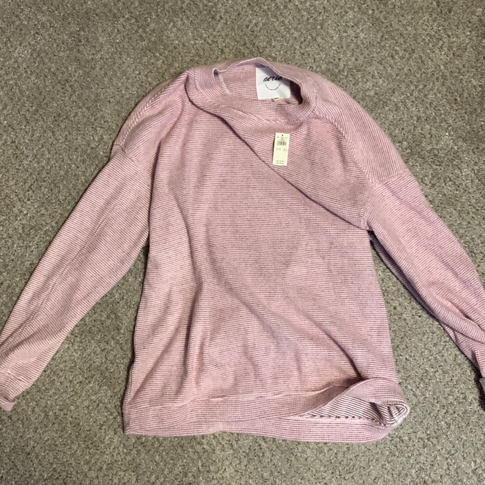 Aerie crewneck brand new with tags. Size: XXS. Color: Big cherry tart.